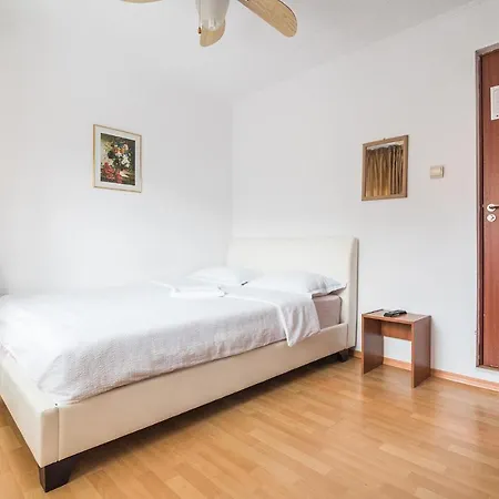 Transylvania Hostel *