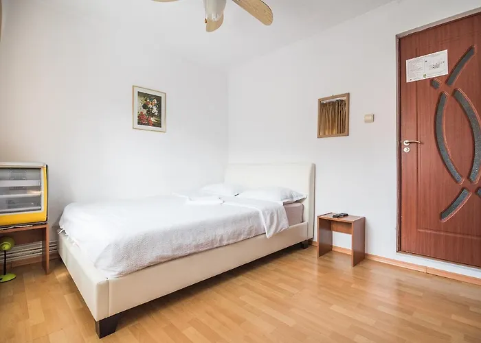 Transylvania Hostel *